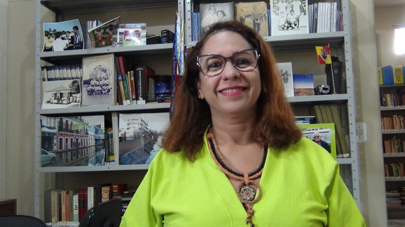 Elivângela de Moura Oliveira - Professora